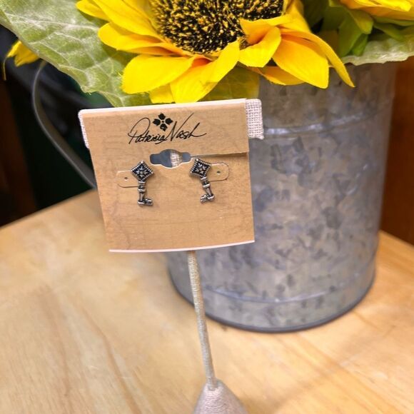 NWT Patricia Nash Small Floret Key Stud Earrings Not So Basics #PNER - Picture 1 of 5